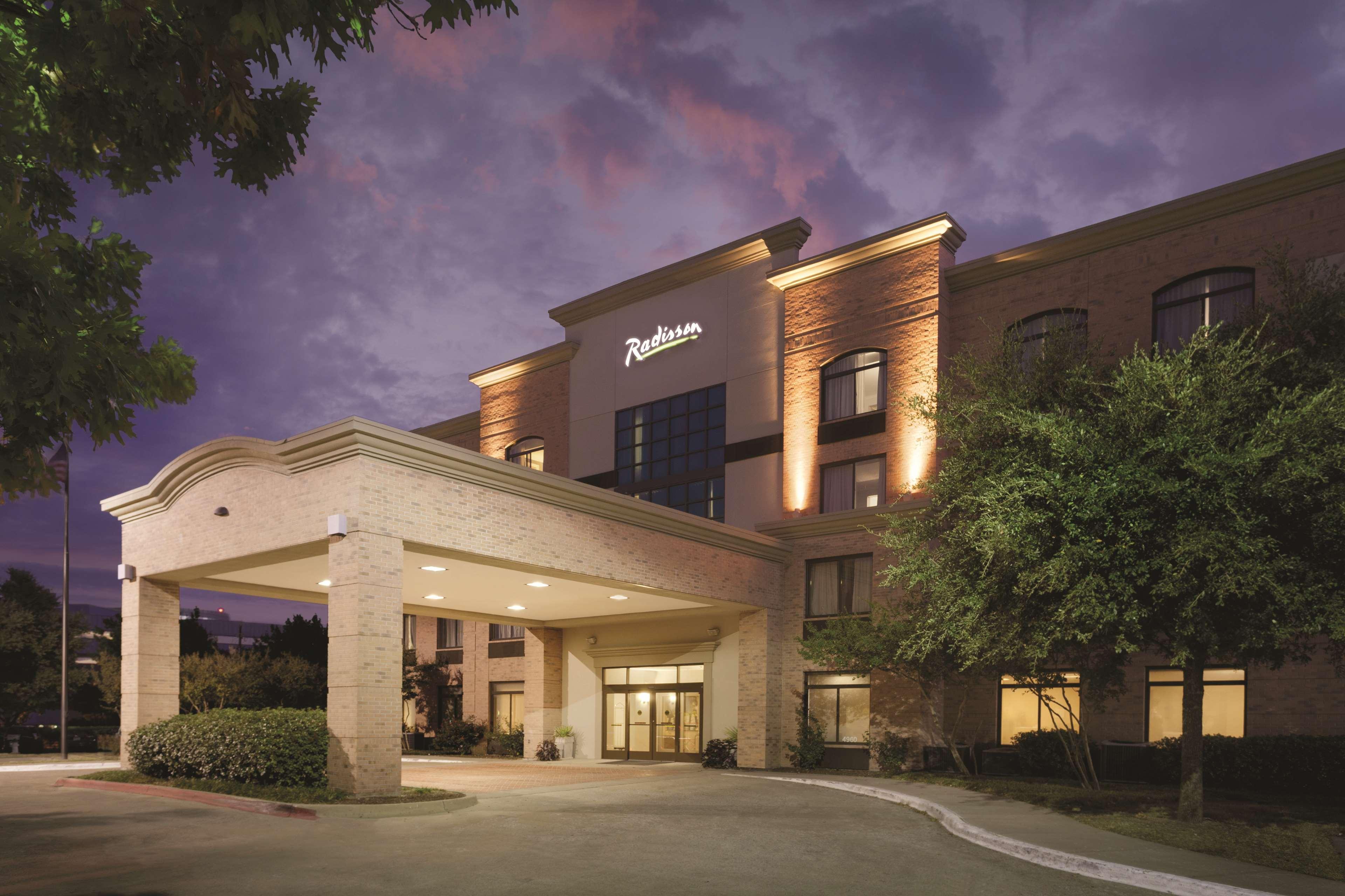 Radisson Hotel Dallas North-Addison Zewnętrze zdjęcie