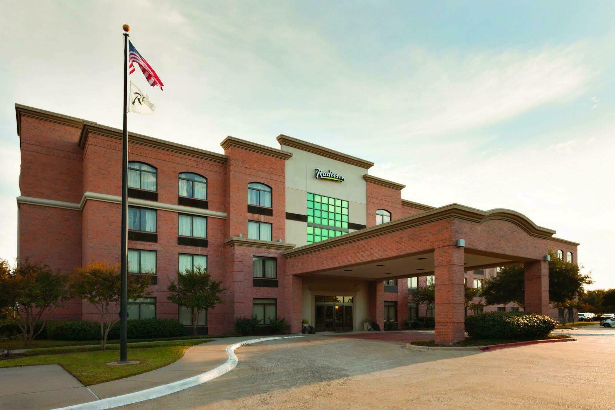 Radisson Hotel Dallas North-Addison Zewnętrze zdjęcie